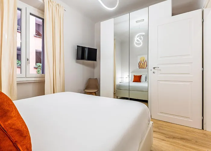 One Bedroom On Carlo Imbonati * Milánó